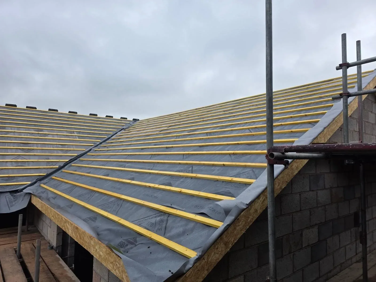 A new build roofed in dark concrete tile, with rooflights, image 17