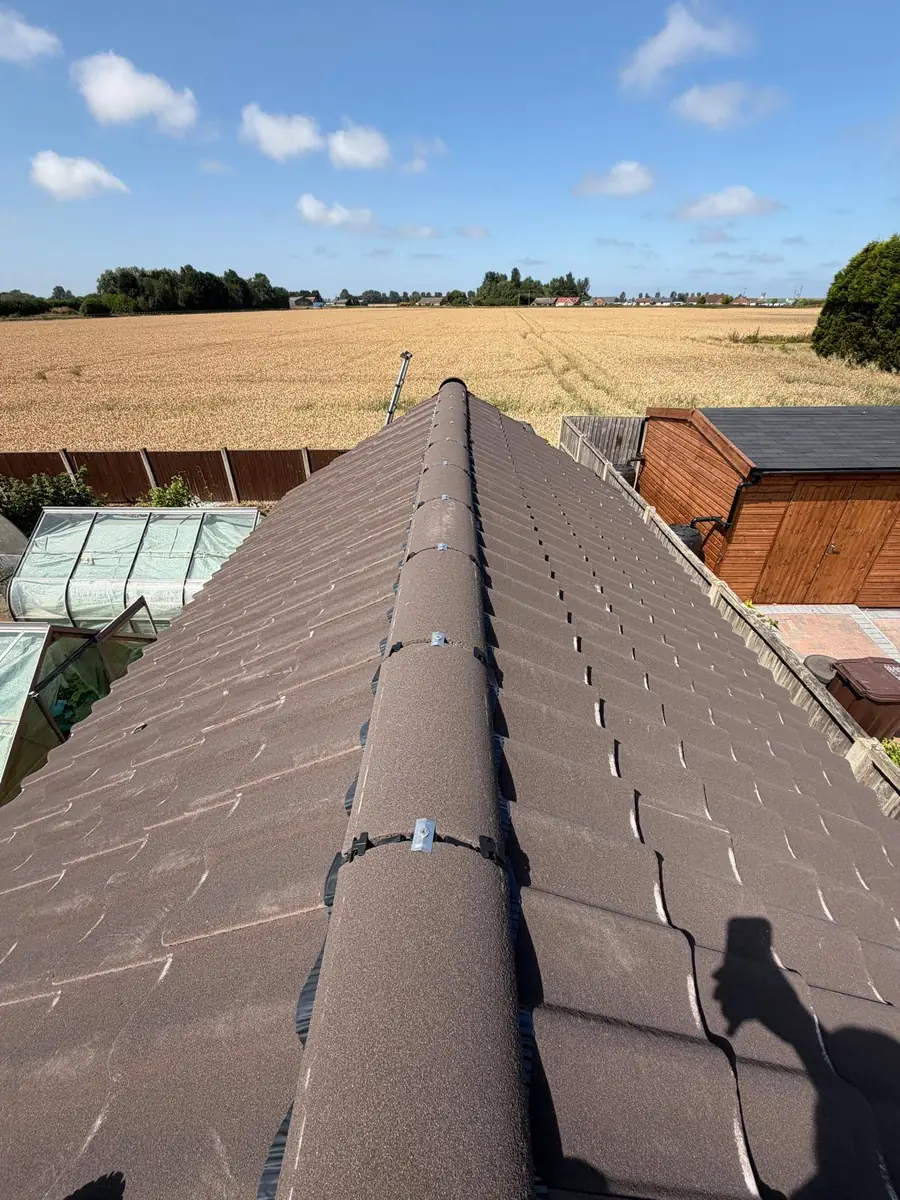 Garage roof in Redland 49 tile and a torch-on felt summer house roof, image 4