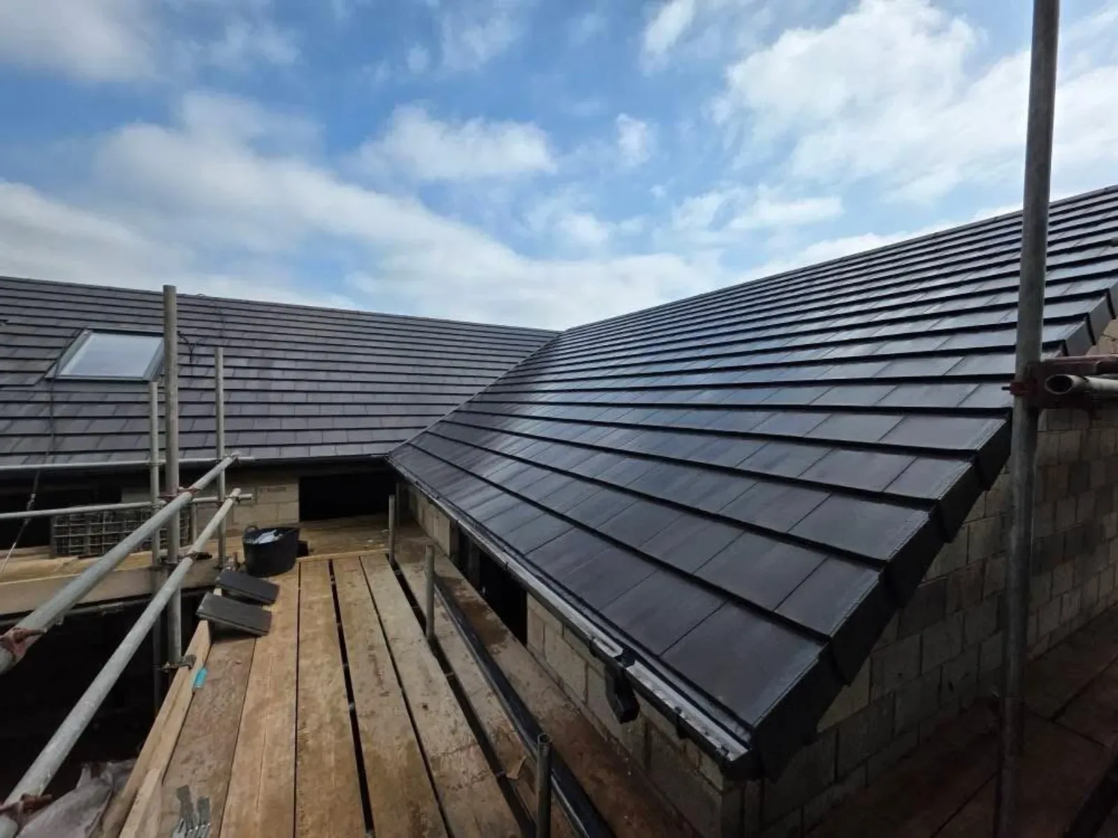 A new build roofed in dark concrete tile, with rooflights, image 10